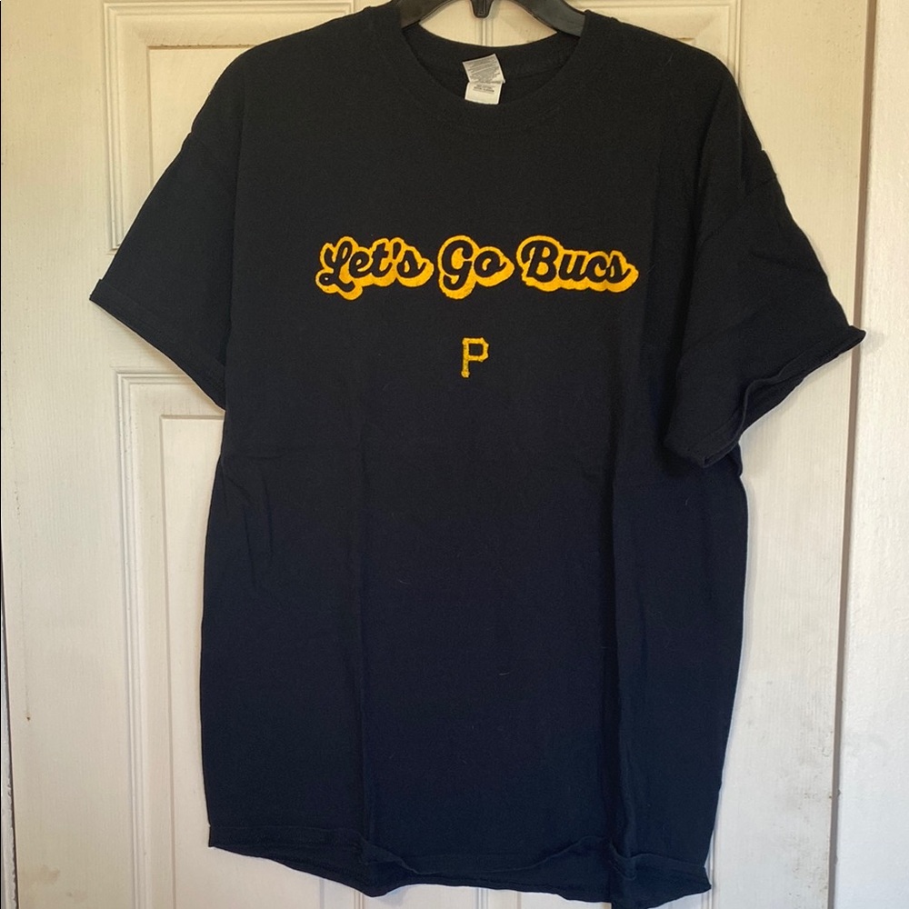 Pittsburgh Pirates SGA XL T Shirt. Gildan Black and Gold Graphic Tee
